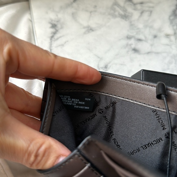 NWT Michael Kors Andy Saffiano Leather Wallet - Picture 5 of 5